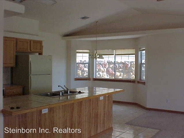 Building Photo - 2425 Bugatti Dr