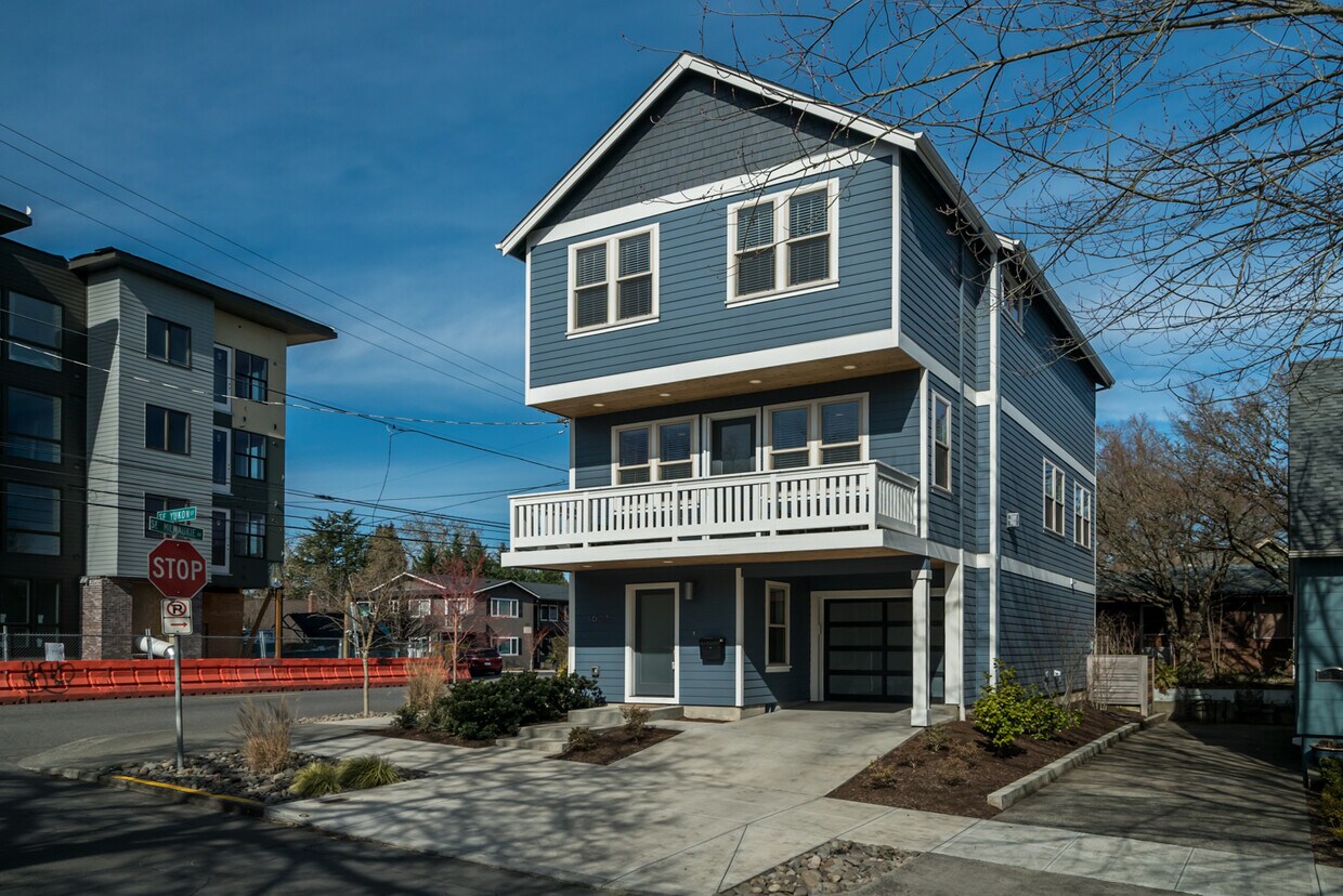 1605 SE Yukon St, Portland, OR 97202 House Rental in Portland, OR