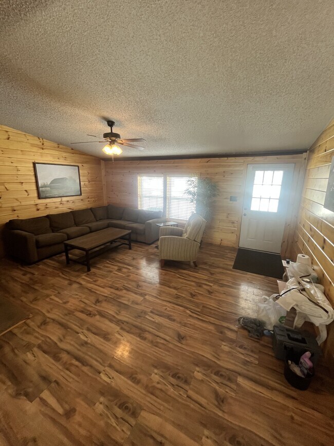 Foto del edificio - 12 Ray Dr