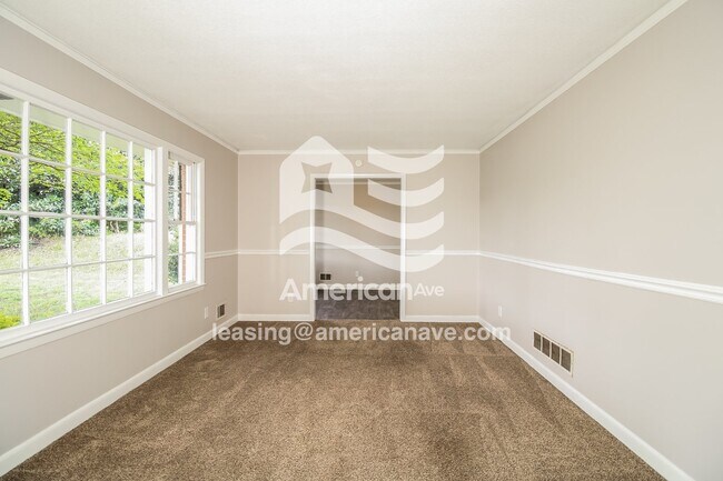 Foto del edificio - 2300 Oakcrest Rd