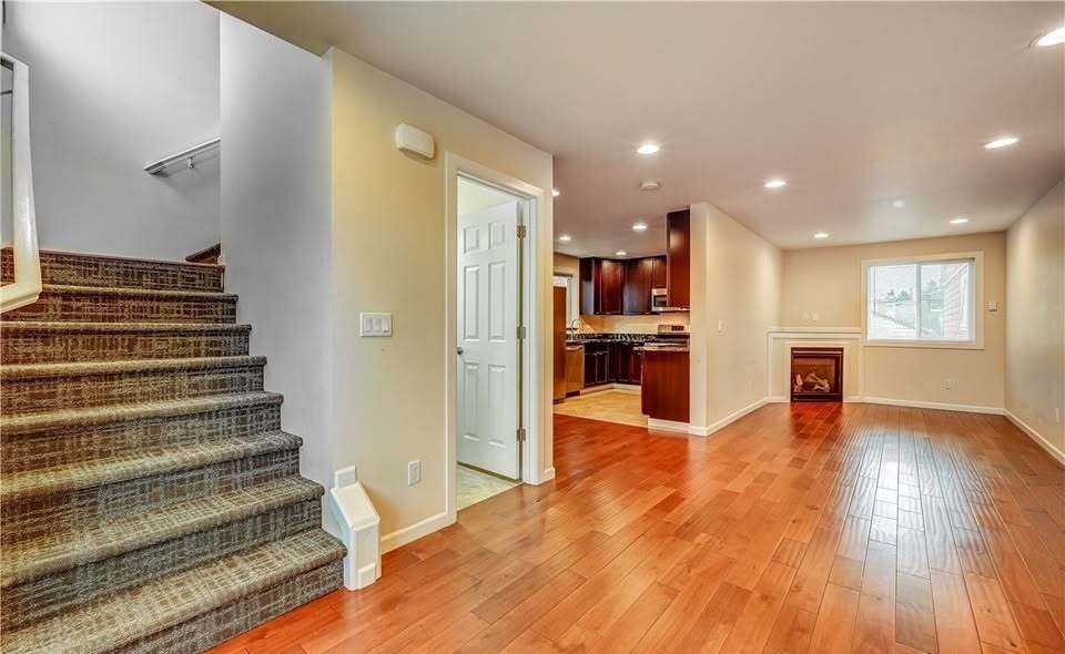 Foto del edificio - 5726 Roosevelt Way NE