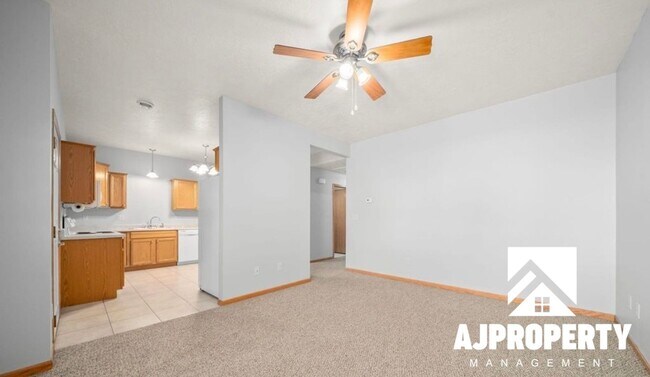 Foto del edificio - 703 N Mundt Ave