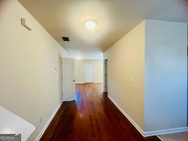 Foto del edificio - 744 Wheel House Ln