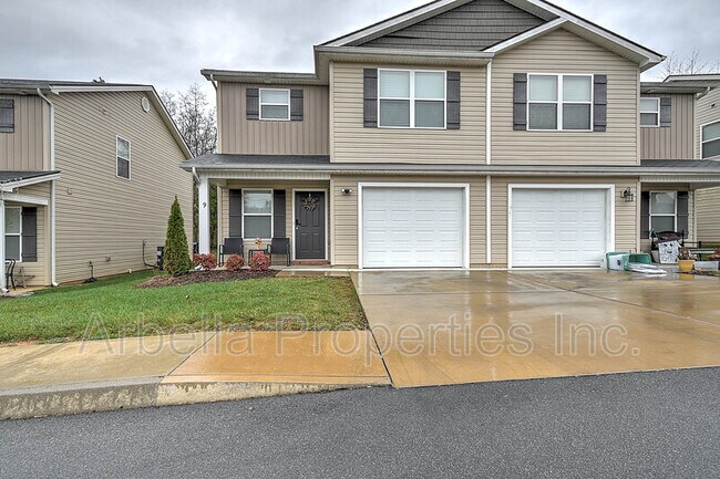 Building Photo - 2927 Watauga Rd