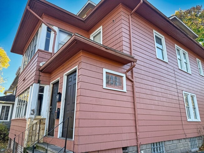 Building Photo - 89-89 Thurston Rd