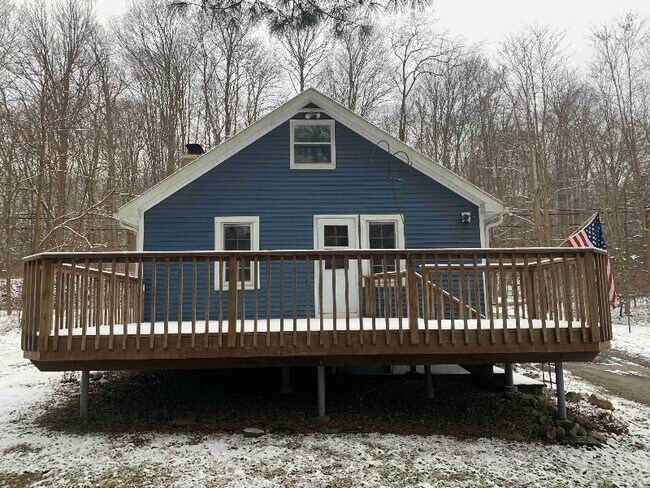 Building Photo - 3832 W Lake Rd