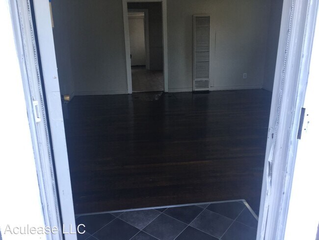 Building Photo - 2 br, 1 bath House - 1001 S Walnut