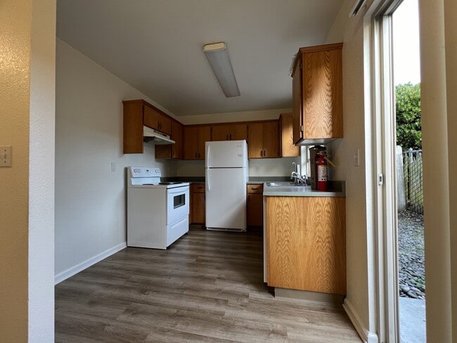 Building Photo - 1598 Railroad Dr