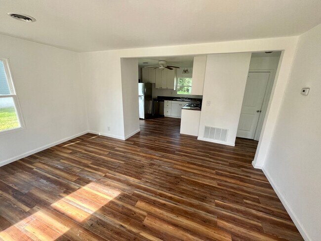 Foto del edificio - 2 Bed | 1 Bath | House