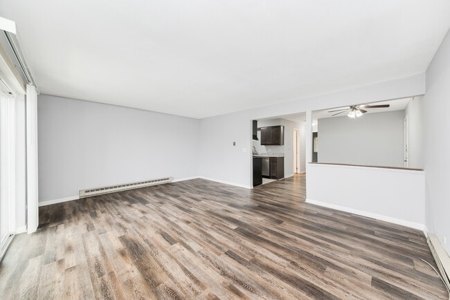 Building Photo - 1033 Kuhn Rd