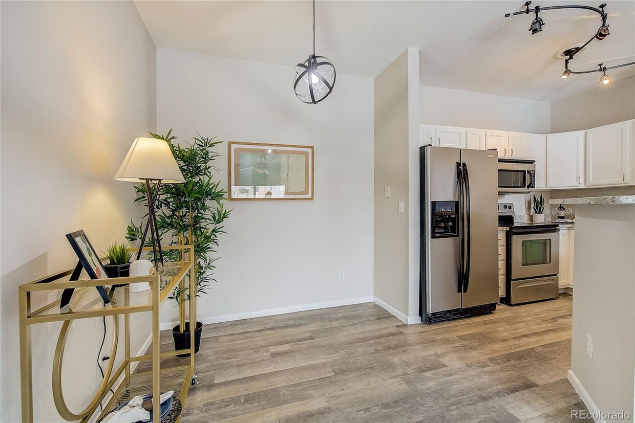 Eat-in kitchen - 10784 W 63rd Pl
