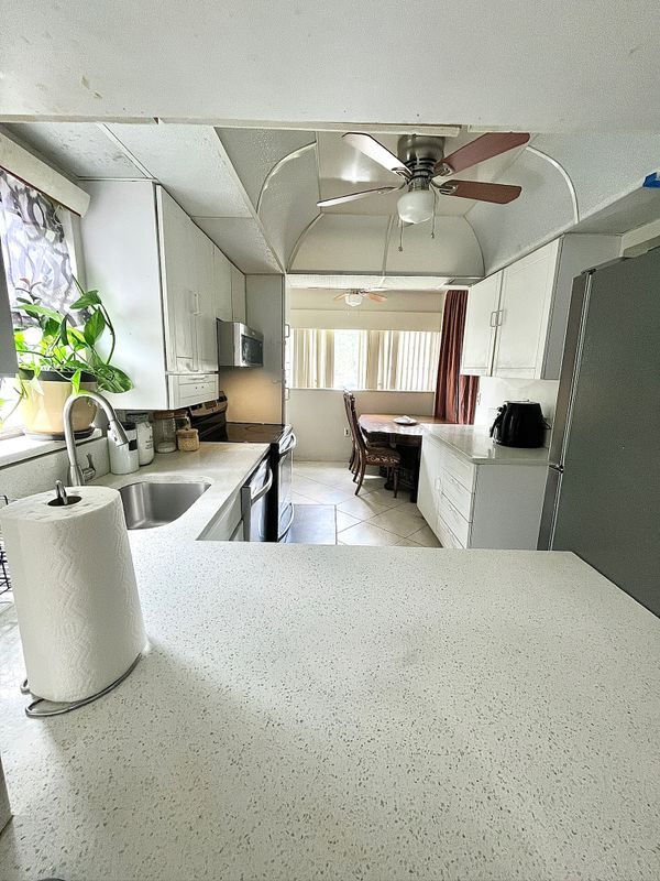 Foto principal - 8321 Sands Point Blvd