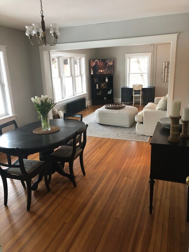 Living room - 2615 E 7th St
