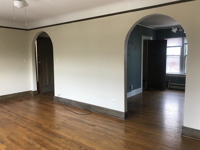 Foto del edificio - 3070 N Oakland Ave