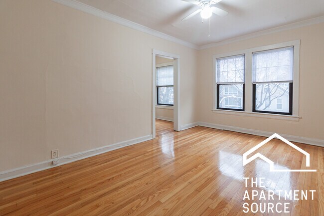 Building Photo - 3002 N Racine Ave