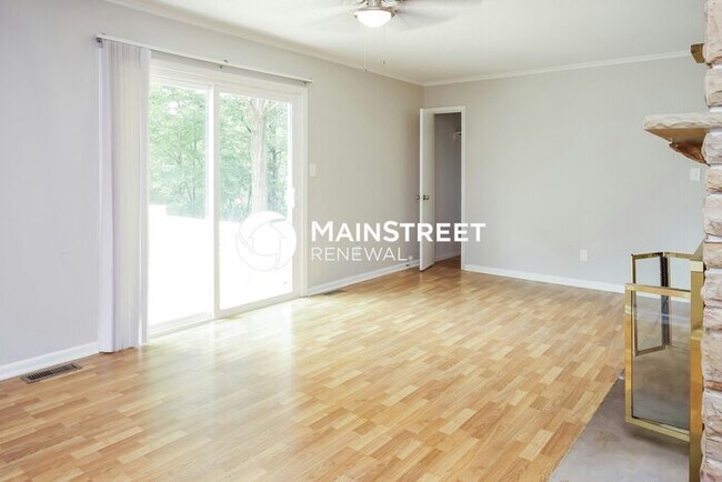 Foto del edificio - 3 Bedroom Pet-Friendly Home in FULTONDALE, AL with Main Street Renewal