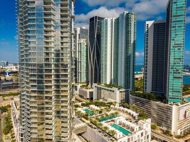Foto del edificio - 851 NE 1st Ave