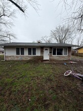 Building Photo - 2 E Adams Dr
