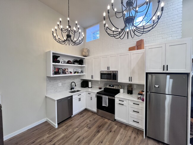 Building Photo - 2614 Boston Post Rd