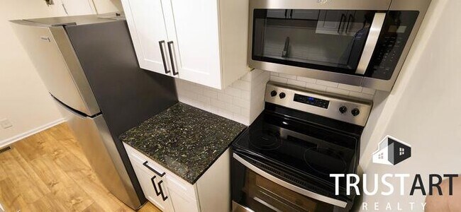 Foto del edificio - 2 bedroom house in Belmont