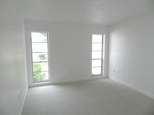 Building Photo - 7 Greenway Village N
