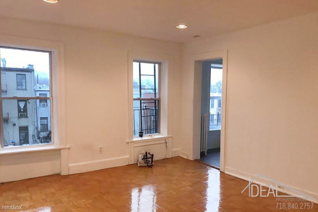 Foto principal - 135 Washington Ave