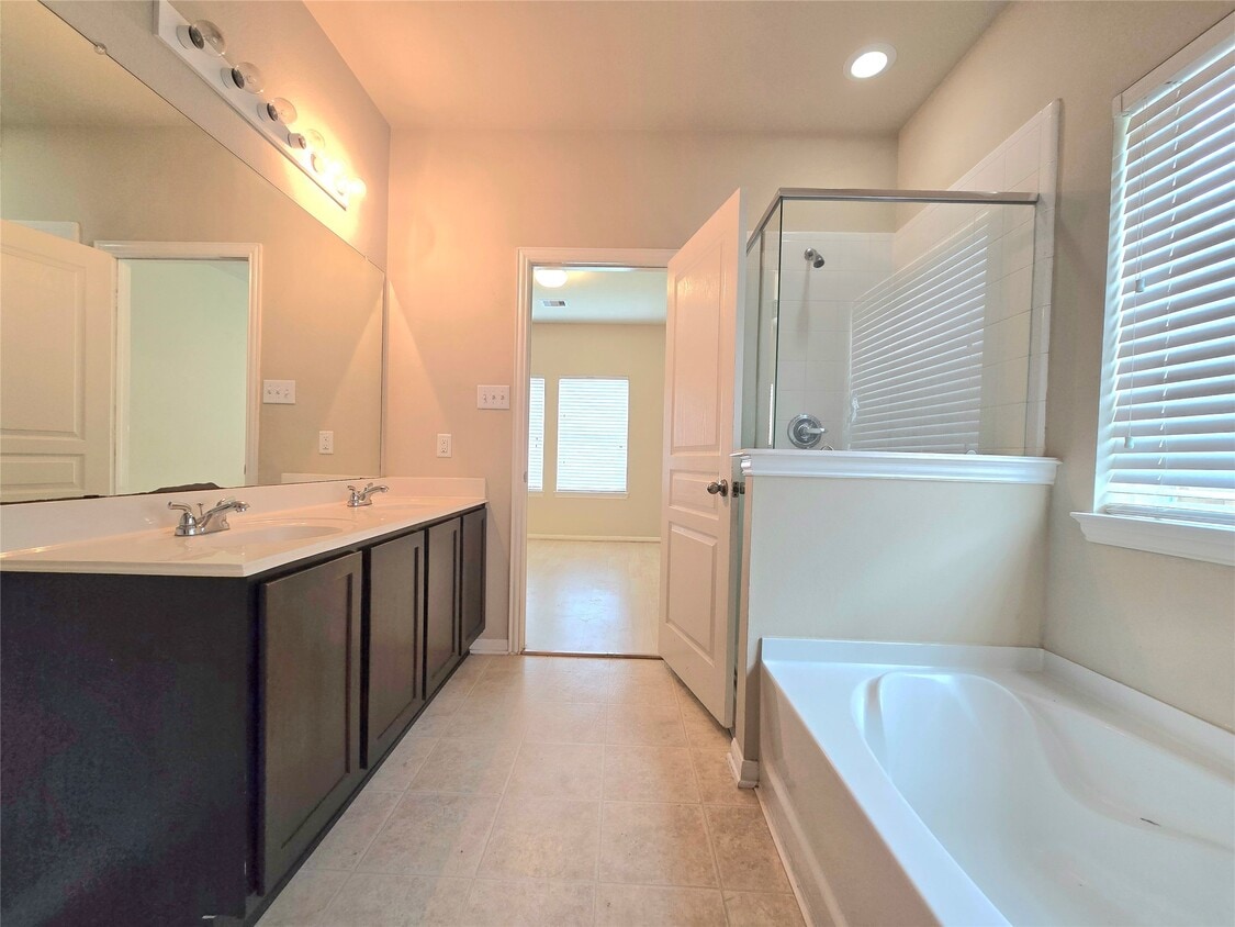 Foto del edificio - 18319 Tuscana Shores Dr