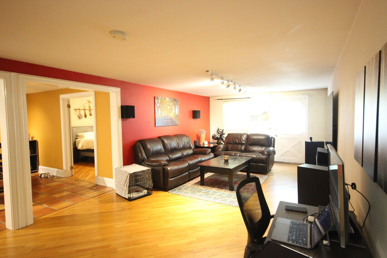 Primary Photo - 130 Bloomfield St