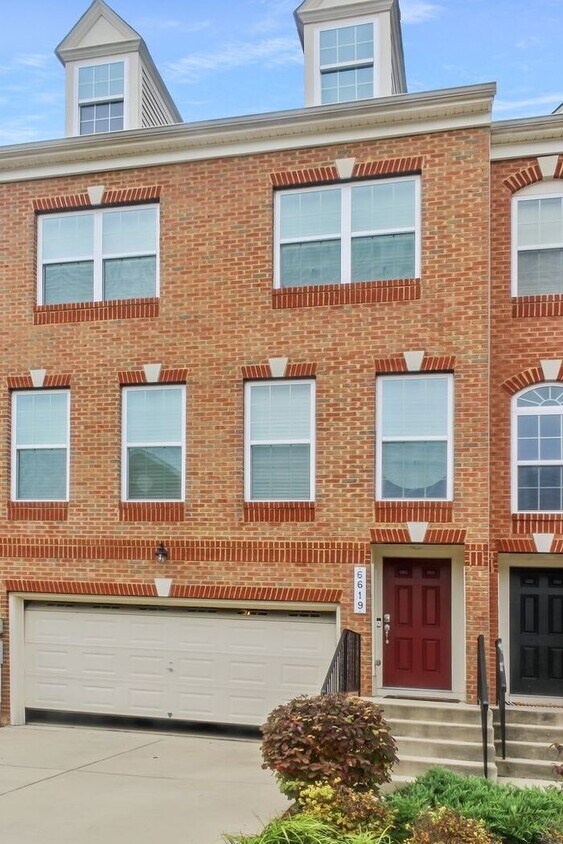 End Unit Brick 3Story Townhome in Chelsea... Townhome Rentals in