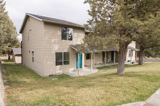 Building Photo - 2528 NE Conners Ave