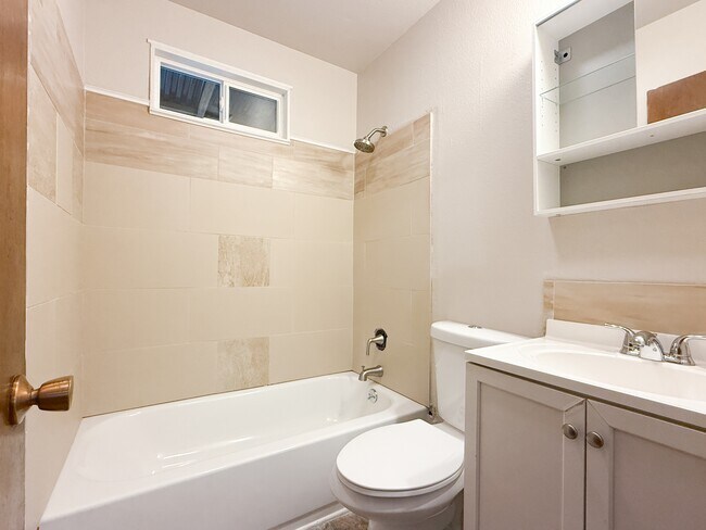 Foto del edificio - 727 N 201st St