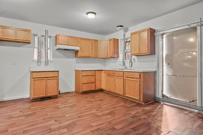 Building Photo - 4128 Buckingham Ave
