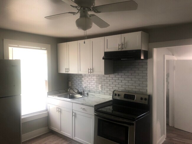 Cocina - 800 Shelby Ave