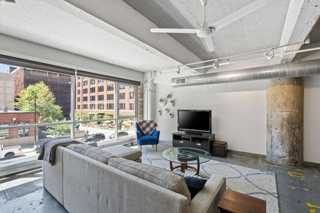 Foto del edificio - 700 N Washington Ave