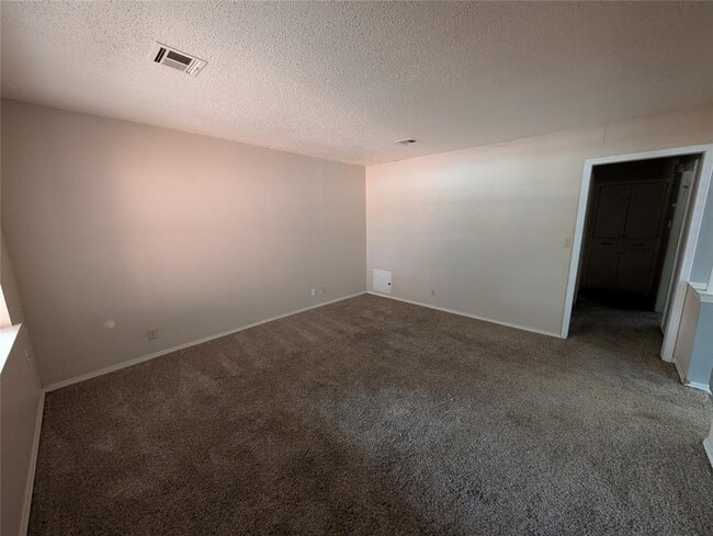 Building Photo - 122 Crystal Cir