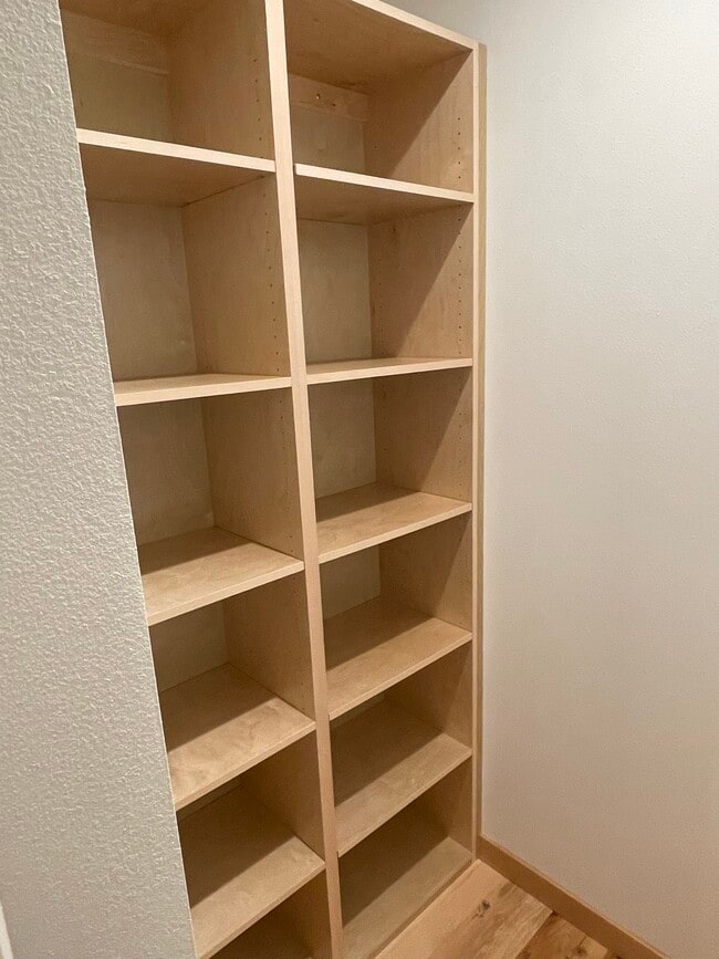 Building Photo - 533 4th Ave SW