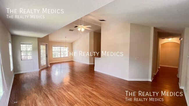 Foto del edificio - Discover Serenity at 3BD/2BA 3658 Oakdale:...