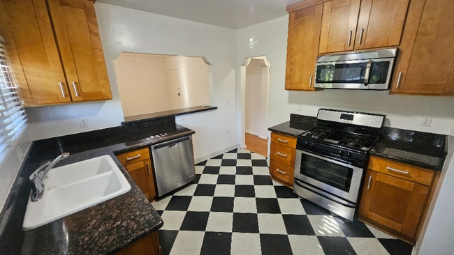 Foto del edificio - 1210 N Orange Grove Ave