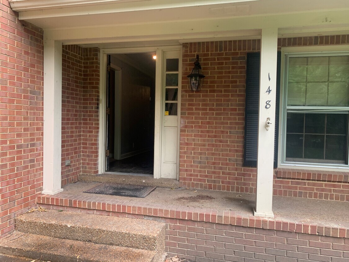 Primary Photo - 148 Meadowlake Dr