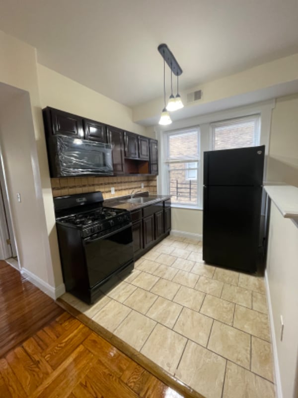 Primary Photo - 1305 Clinton Ave