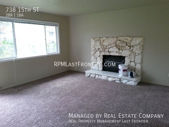Building Photo - Ranch Style Duplex with brand new carpet w...