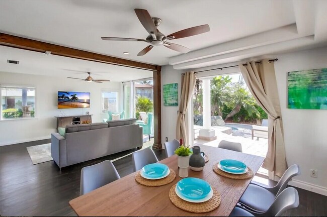 Foto del edificio - Luxury Bird Rock Retreat | 3BR Oasis w/ Pool, Ocean Views & Walk to Dining! Furnished or option t...