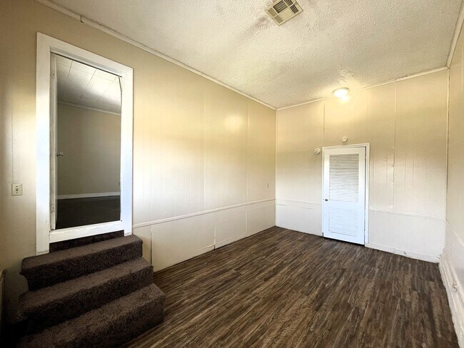 Foto del edificio - Charming 3 Bed Brick Home Conveniently loc...