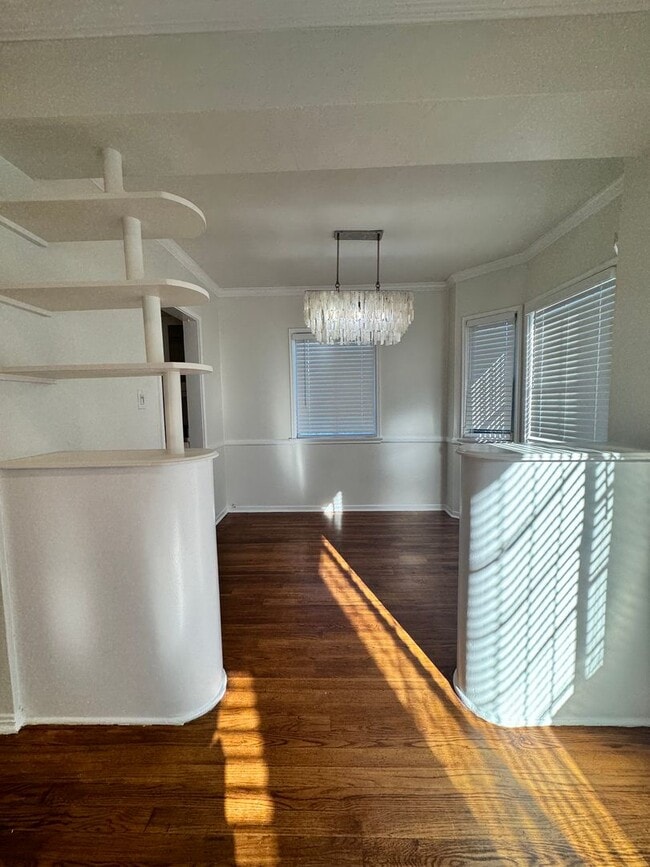 Interior Photo - 1418 S Genesee Ave