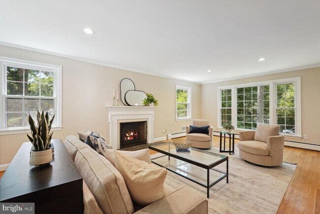 Building Photo - 9211 Hollyoak Dr