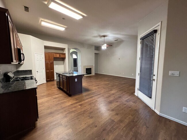 Foto del edificio - 1976 Arneis Ave