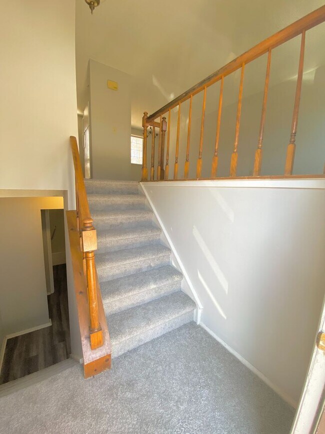 Building Photo - 2415 Camellia Dr