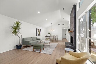 Building Photo - 2019 Wilcrest Dr