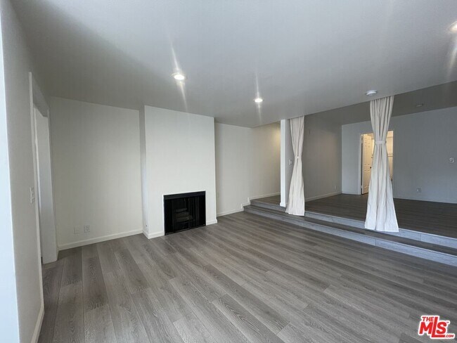 Foto del edificio - 1337 N Sierra Bonita Ave