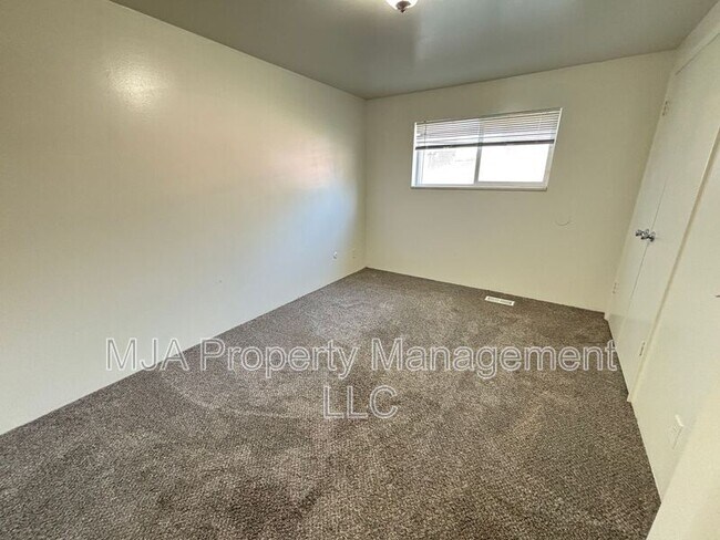 Photo - 1735 Holladay Blvd E Apartment